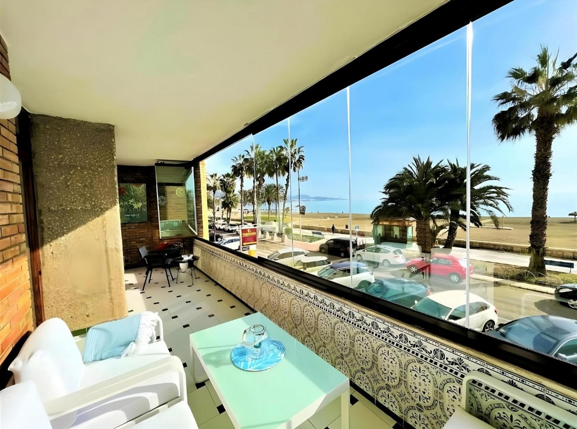 Vistas Al Mar - Frente A La Playa Malagueta 6 Personas Apartment Malaga Exterior photo