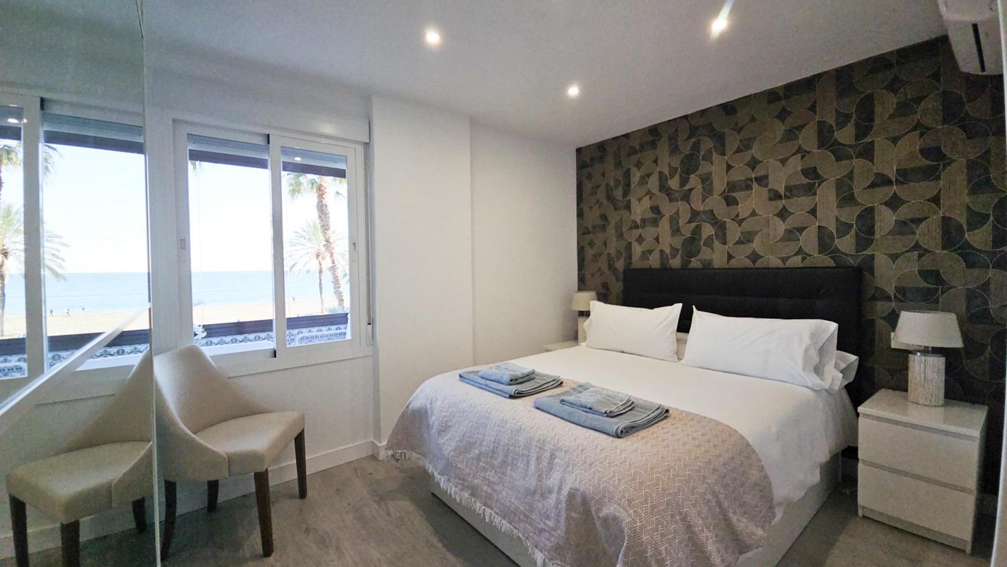 Vistas Al Mar - Frente A La Playa Malagueta 6 Personas Apartment Malaga Exterior photo